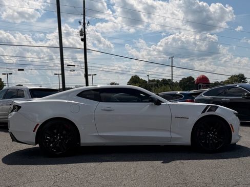 Used 2017 Chevrolet Camaro LT RWD image 6