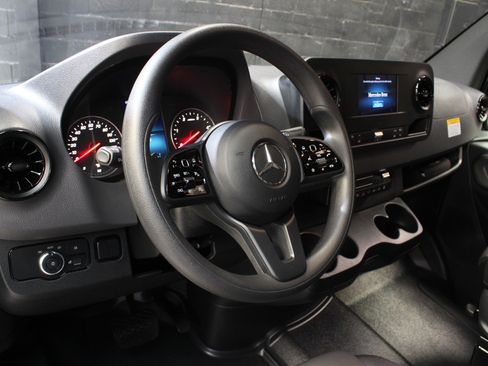 Used 2024 Mercedes-Benz Sprinter 2500 image 23