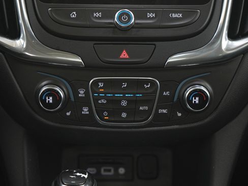 Used 2019 Chevrolet Equinox LT w/ Sun & Navigation Package image 19