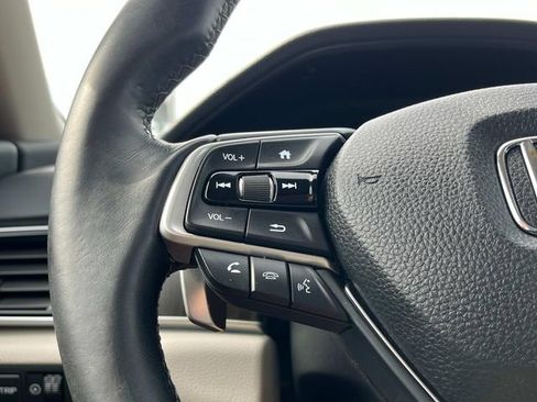 Used 2018 Honda Accord Touring image 29