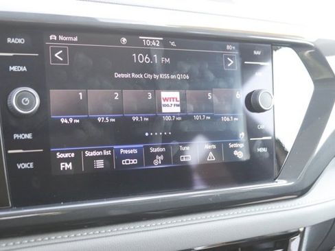 Used 2024 Volkswagen Taos SEL image 25