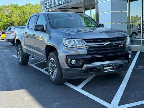 Used 2021 Chevrolet Colorado Z71 AWD/4WD image 2