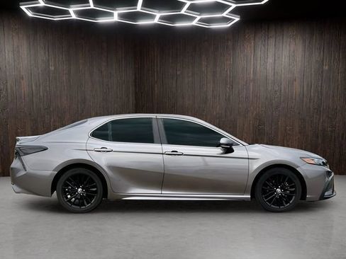 Used 2022 Toyota Camry SE FWD image 8