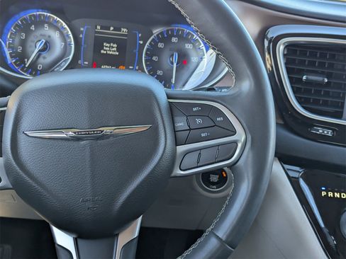 Used 2022 Chrysler Voyager LX image 22