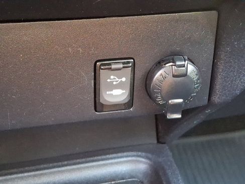 Used 2017 Toyota RAV4 LE AWD/4WD image 24