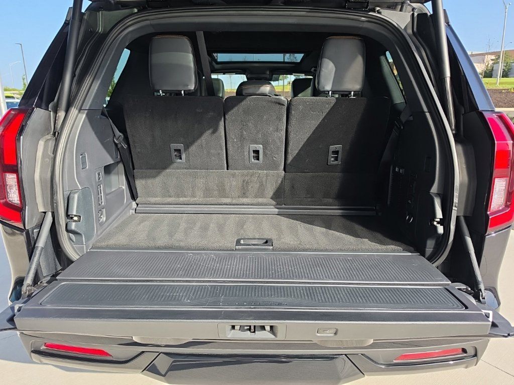Used 2025 Ford Expedition Tremor AWD/4WD image 29