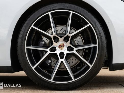 Used 2025 Porsche 911 Carrera image 9