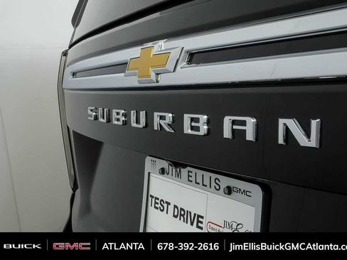 Used 2022 Chevrolet Suburban LT w/ Luxury Package image 38