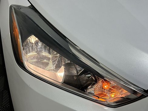 Used 2018 Nissan Kicks SV FWD image 9