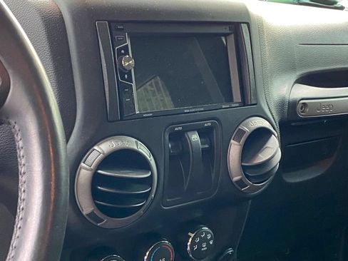 Used 2015 Jeep Wrangler Sport AWD/4WD image 8