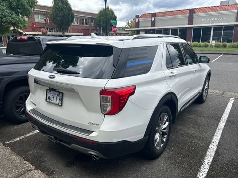 Used 2022 Ford Explorer Limited w/ Equipment Group 301A AWD/4WD image 3