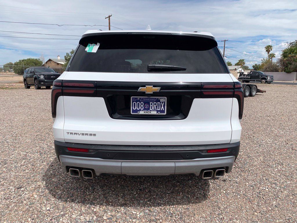 Used 2026 Chevrolet Traverse LT w/ Driver Confidence Package FWD image 4