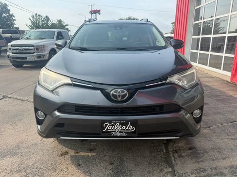 Used 2018 Toyota RAV4 XLE FWD image 3