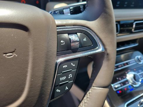 Used 2022 Lincoln Nautilus Reserve AWD/4WD image 23
