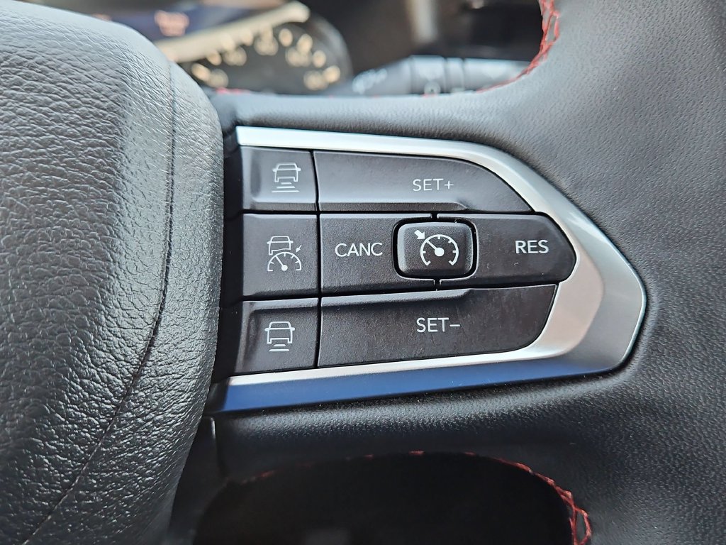 Used 2025 Jeep Compass Trailhawk AWD/4WD image 19
