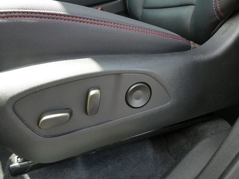Certified 2025 Chevrolet Traverse RS FWD image 28