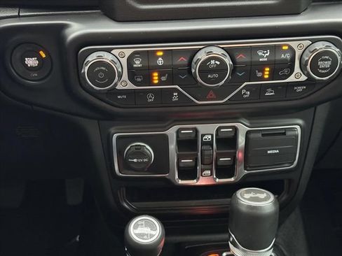 Used 2021 Jeep Wrangler Unlimited Sahara AWD/4WD image 20