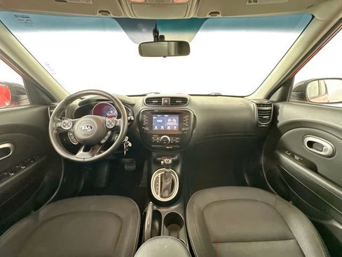 Used 2018 Kia Soul + image 3