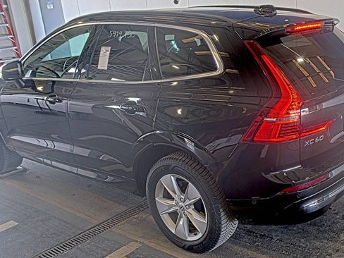 Used 2022 Volvo XC60 B5 Momentum image 5