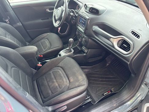 Used 2018 Jeep Renegade Latitude FWD image 38