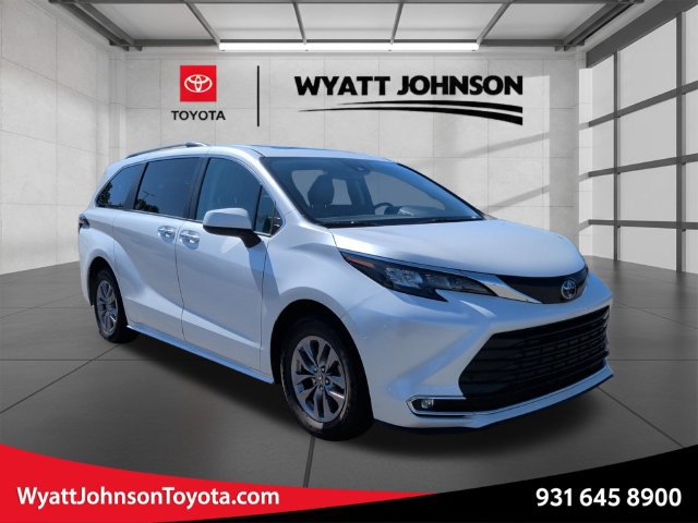 Certified 2024 Toyota Sienna XLE FWD image 1