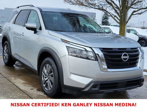 Certified 2025 Nissan Pathfinder SV image 1
