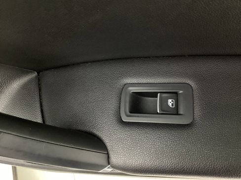 Used 2018 Volkswagen Tiguan SE AWD/4WD image 41
