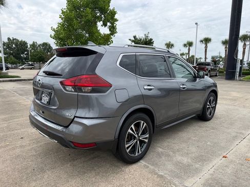 Used 2020 Nissan Rogue SV w/ Premium Package FWD image 5