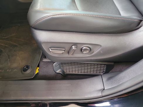 Used 2025 Toyota Sienna Limited image 10