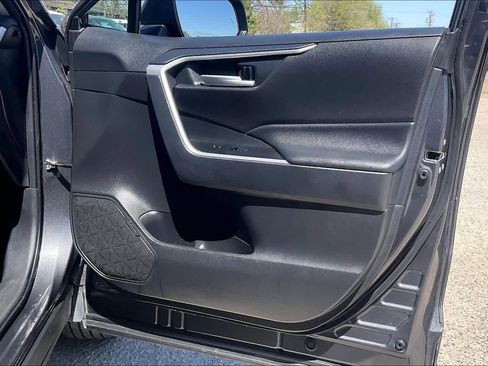 Used 2025 Toyota RAV4 XLE image 22
