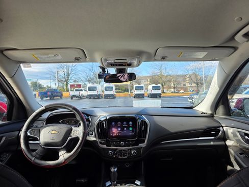Used 2020 Chevrolet Traverse LT image 10