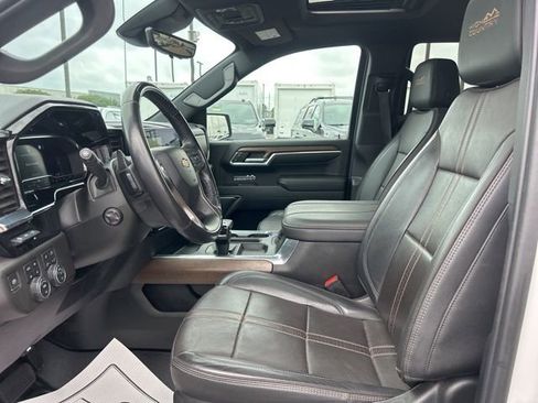 Used 2023 Chevrolet Silverado 1500 High Country w/ Technology Package AWD/4WD image 15