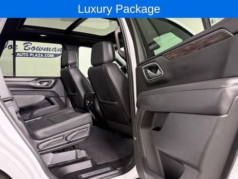 Used 2024 Chevrolet Tahoe Z71 w/ Luxury Package AWD/4WD image 18