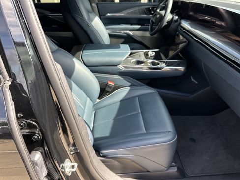 Certified 2025 Cadillac Escalade IQ Luxury 2 w/ LPO, Premium Carpet Package AWD/4WD image 14
