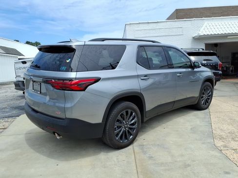 Used 2023 Chevrolet Traverse RS FWD image 3