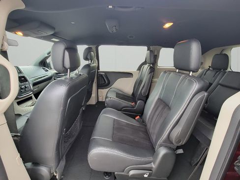 Used 2017 Dodge Grand Caravan SXT FWD image 24