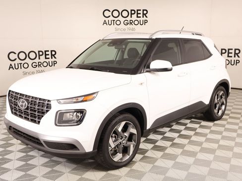 Used 2025 Hyundai Venue SEL FWD image 9