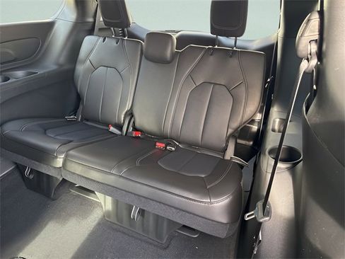 New 2026 Chrysler Pacifica Select image 14
