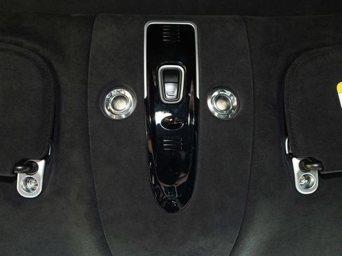 Used 2021 Aston Martin DBX AWD/4WD image 42