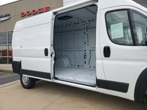 Used 2025 RAM ProMaster 2500 w/ Convenience Group image 19