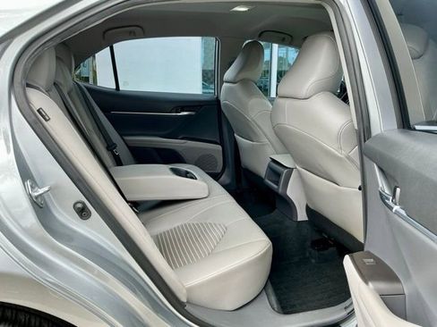 Used 2022 Toyota Camry SE FWD image 12