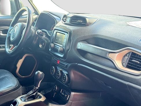 Used 2017 Jeep Renegade Trailhawk AWD/4WD image 28
