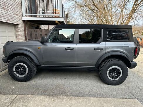 Used 2024 Ford Bronco Badlands w/ Sasquatch Package image 3