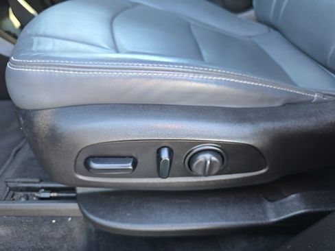 Used 2021 Buick Enclave Essence image 17