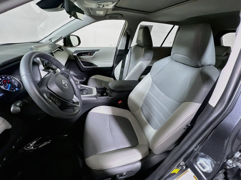 Certified 2021 Toyota RAV4 XLE Premium AWD/4WD image 17