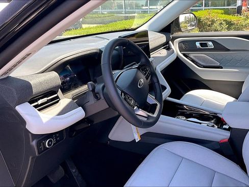 New 2026 Ford Explorer Platinum image 6