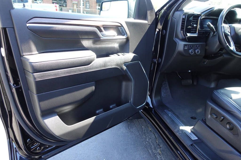 Used 2023 Chevrolet Silverado 1500 LT AWD/4WD image 16
