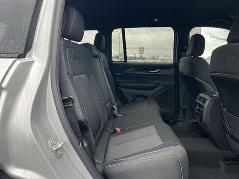 New 2026 Jeep Grand Cherokee Laredo image 18