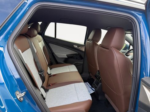 New 2025 Volkswagen ID.4 Pro image 18