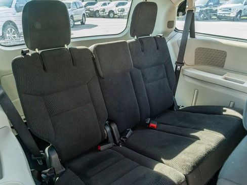 Used 2018 Dodge Grand Caravan SE w/ UConnect Hands-Free Group image 37